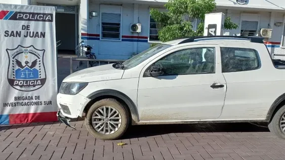 Hallan una Saveiro robada