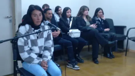 Laura Natalia Aguilera (izaquierda) seguirá en libertad. Si ofrece reparar el perjuicio causado, podría zafar del caso.