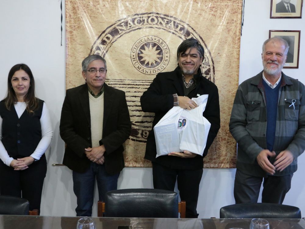 La Facultad de Ciencias Exactas, de la UNSJ, realizó una nueva entrega de libros a escuelas de San Juan.