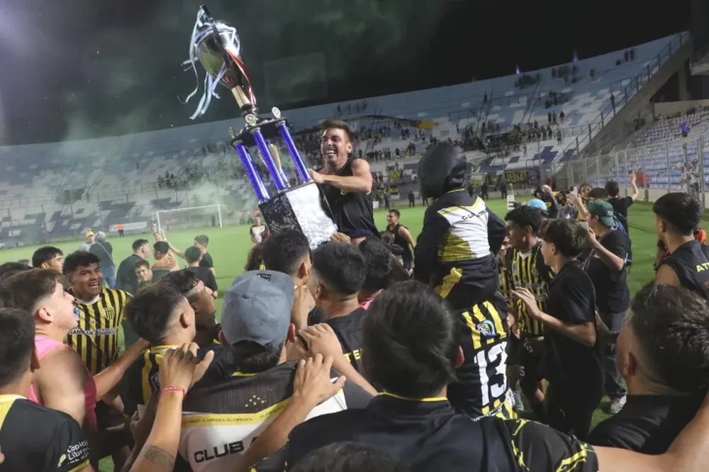 Atenas, el dueño del Oficial 2024