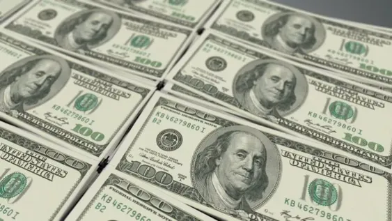 El dólar “turista” bajó luego de dos meses y cerró a $98,88