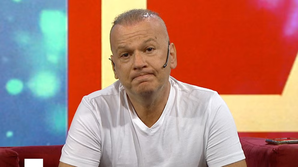 Murió Leandro Rud, el icónico representante de modelos, tras luchar por años contra un cáncer en la parótida.