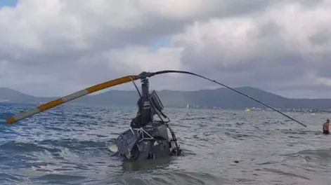 Cayó un helicóptero en una playa de Florianópolis: hay tres heridos