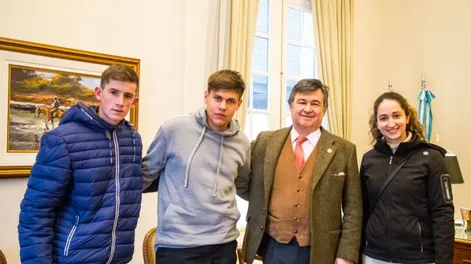 Los chicos de la Agrotécnica Los Pioneros fueron recibidos por el presidente de La Rural