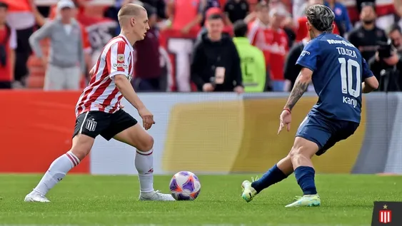 Motociclista se estrelló contra un puente, salió despedido y cayó a un canal: fue hallado muerto