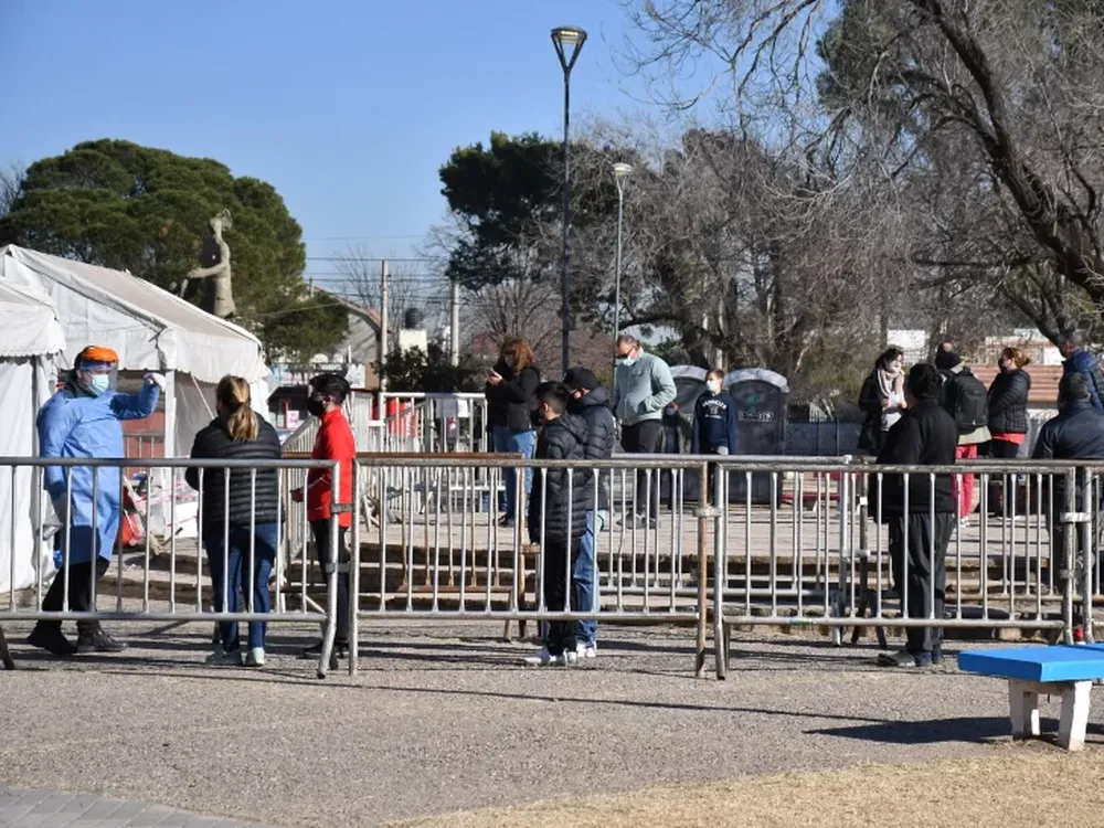 Guía sobre los síntomas y quiénes se consideran contacto estrecho de Covid-19