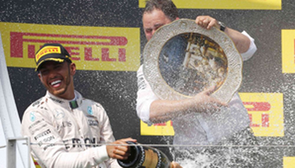 Hamilton ganó el Gran Premio de Hungría y es el nuevo líder