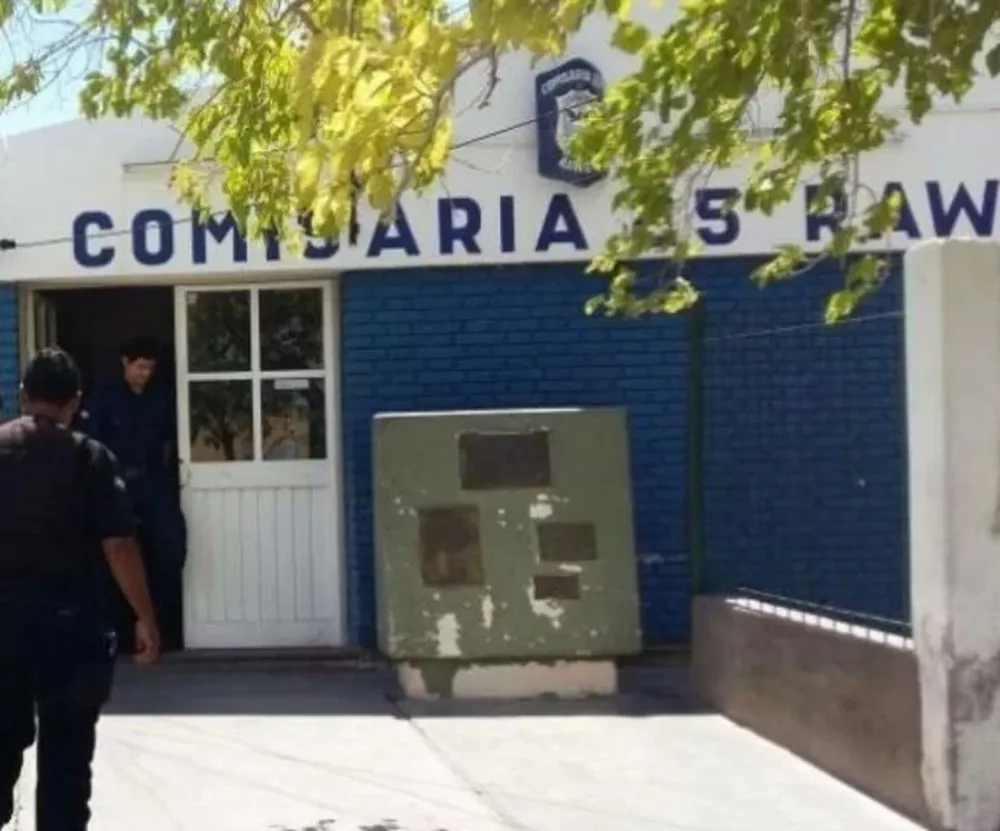 Un sujeto le dio una paliza a una mujer para robarle el celular