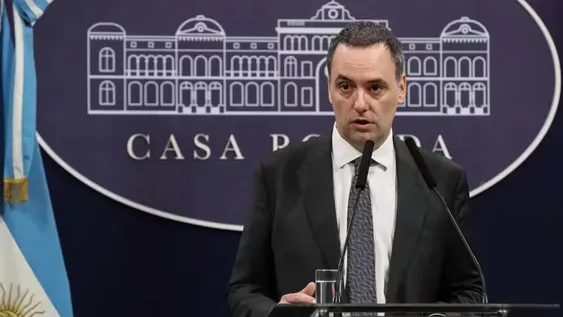 El Gobierno confirmó que recibirá a una comitiva del FMI para renegociar el acuerdo