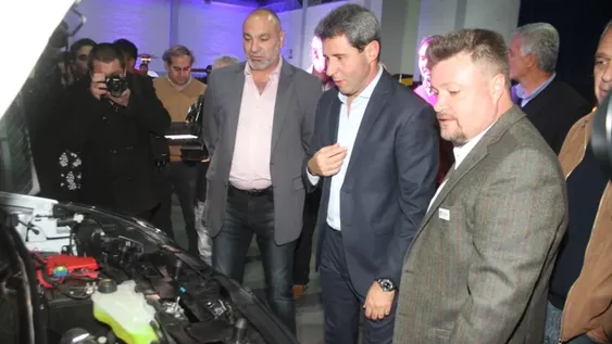 Chiconi puso en funcionamiento los primeros 4 vehículos eléctricos de San Juan