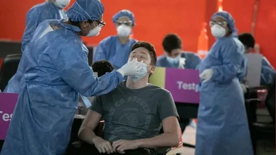 Coronavirus en la Argentina: reportaron 298 nuevas muertes y 21.220 contagios