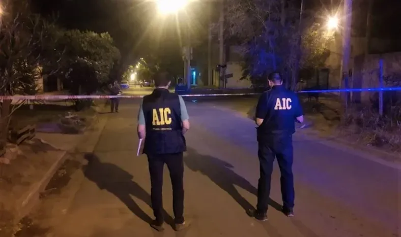 Hallan el cadáver baleado de un hombre en un barrio de Rosario