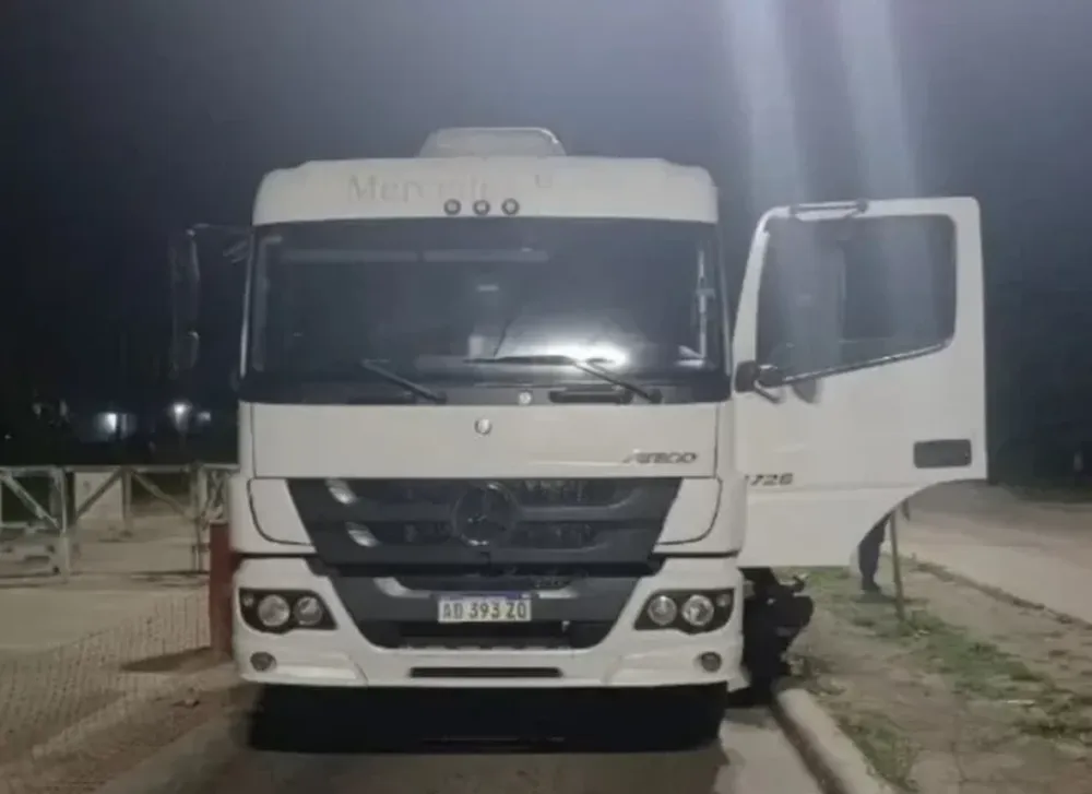 Accidente fatal: una mujer falleció tras chocar contra un camión