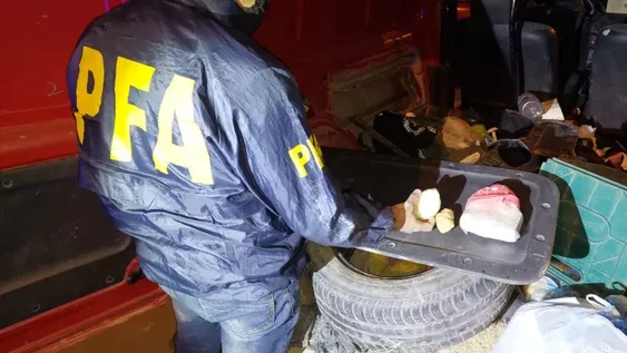 Cayó una pareja con cocaína valuada en $2 millones: la escondían en “ropa para vender”