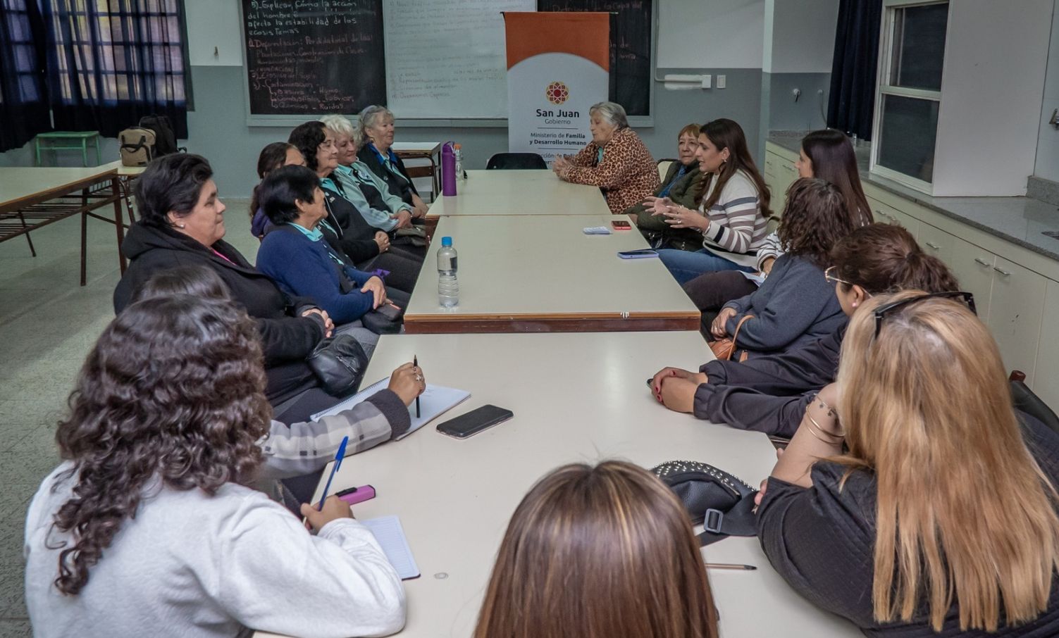 &nbsp;Mente Activa, Corazón Contento, del Ministerio de Familia, no sólo se centra en la salud mental, sino también en el bienestar físico y la estimulación cognitiva.