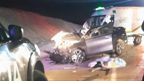 Una turista chilena murió al chocar de frente contra un auto y un camión