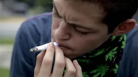 La edad de inicio de consumo de tabaco, marihuana y cocaína es de entre los 17 y 20 años