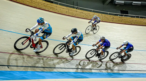 la temporada de ciclismo en pista vive su tercera fecha con un homenaje a rodrigo silva y maximo cornejo