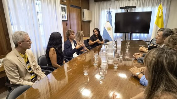 La Uccuyo y la Asociación de Sordomudos de San Juan firmaron un convenio para que alumnos de Medicina se capaciten en Lengua de Señas.