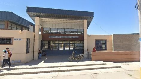Escuela Antonio de la Torre en el Barrio La Estación, en  Rawson.