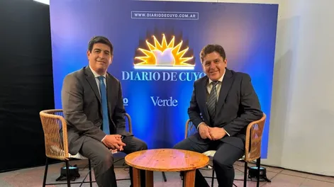 Los ministros Romero y Fernández en el stand de DIARIOD E CUYO