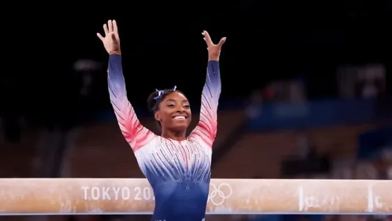 Simone Biles volvió, compitió y ganó la medalla de bronce