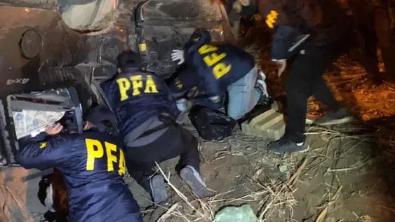 Drogas, choque y vuelco en la ruta: capturados con 20 kilos de marihuana