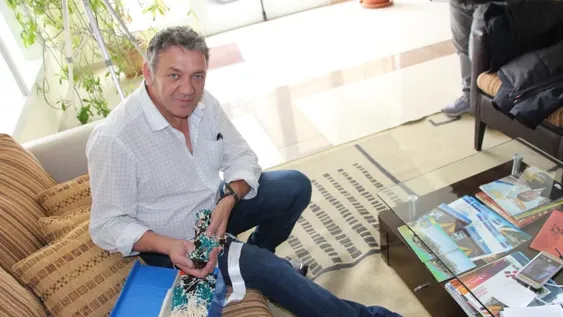 El viaje de 4.330 kilómetros de 161 rosarios para reposar en las tumbas de Darwin