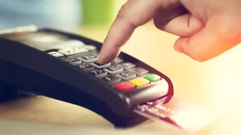 Estafa con el uso de tarjeta de crédito.