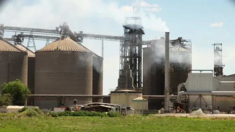 Tres operarios limpiaban un silo y murieron ahogados en cereal