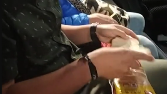 Se preparó su propio sándwich en plena sala de cine: “Tiempos difíciles”