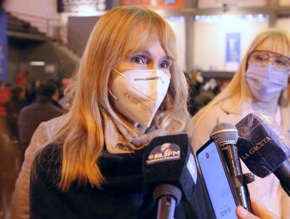 Salud advirtió que “hay que seguir vacunándose” y que se evalúa el pase sanitario para el fútbol