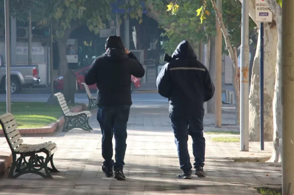Con nubes y  lluvias, un frente frío hará descender la máxima 10 grados en un día