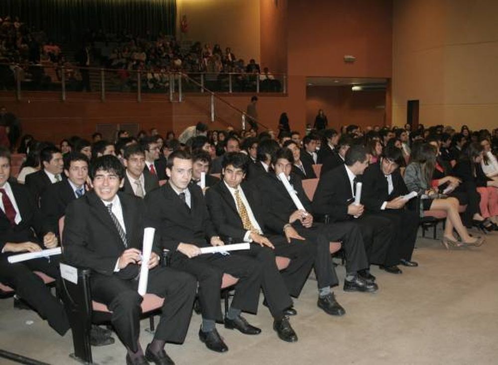 Escuela Industrial: lanzó 105 flamantes técnicos