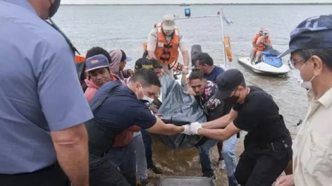 Condenaron a cuatro policías por dejar morir ahogado a un chico que se tiró al río en medio de una persecución policial.&nbsp;