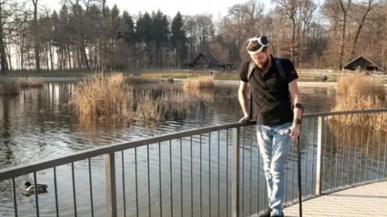 Parapléjico vuelve a caminar gracias a un inédito implante