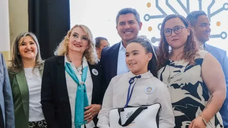 Orrego entregó computadoras a alumnos y docentes de Albardón y suman 23 mil las unidades distribuidas desde el inicio del programa