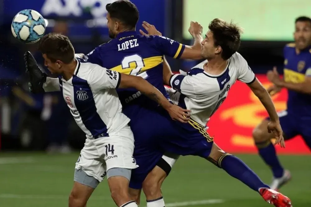 Racing y Boca: un duelo picante, intenso, con polémica pero sin goles