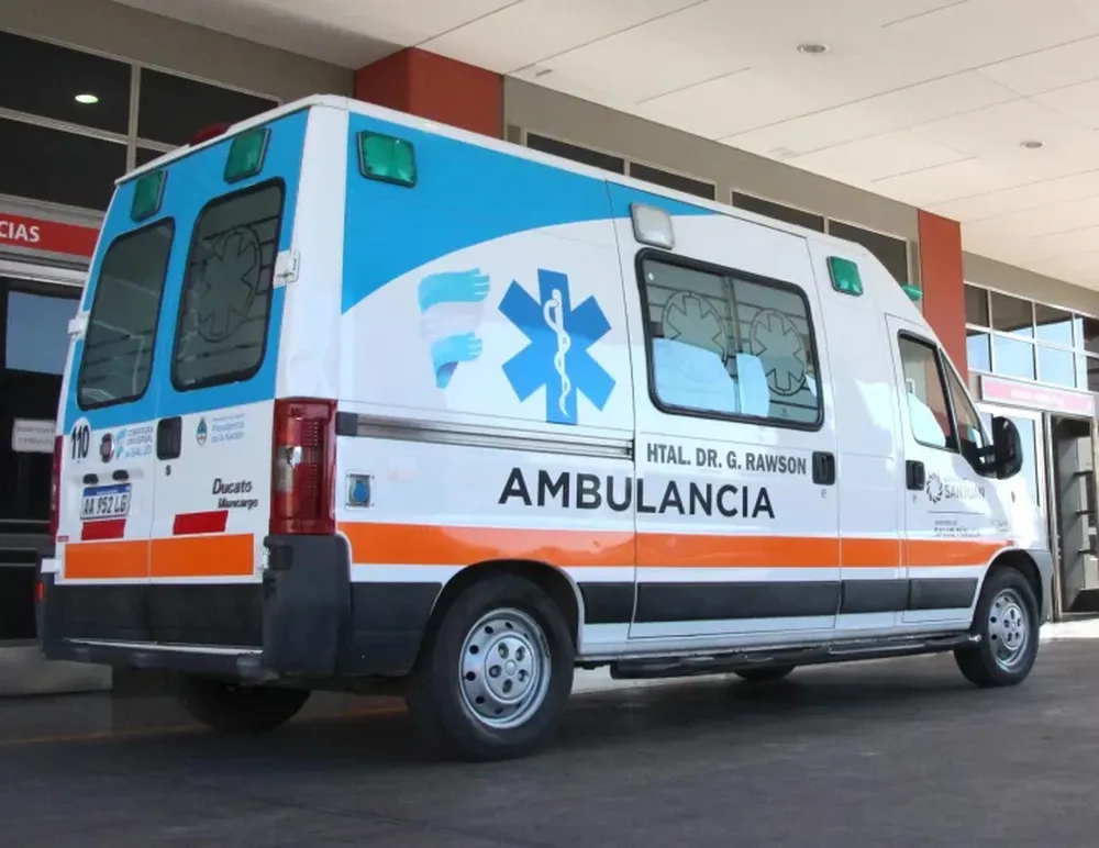 Los conductores de una moto y una bicicleta chocaron y sufrieron heridas de importancia