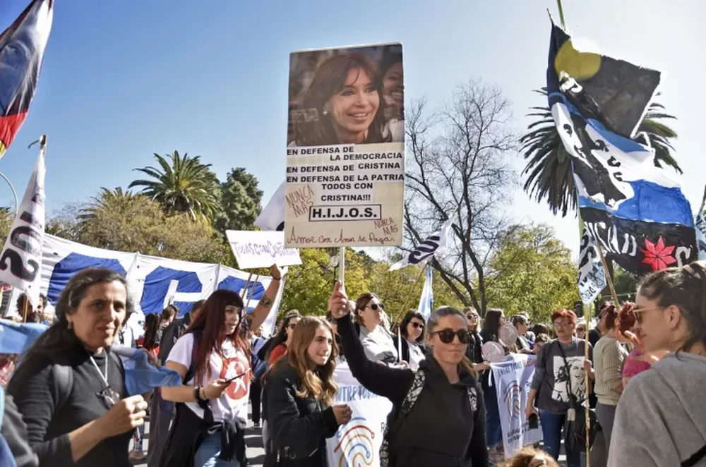 Por un tatuaje, identifican la mano de Sabag como la que gatilló contra CFK