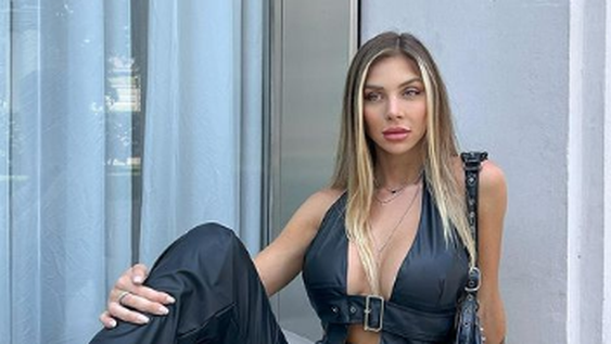 Romina Malaspina, súper diosa con un look deportivo que casi deja ver sus lolas