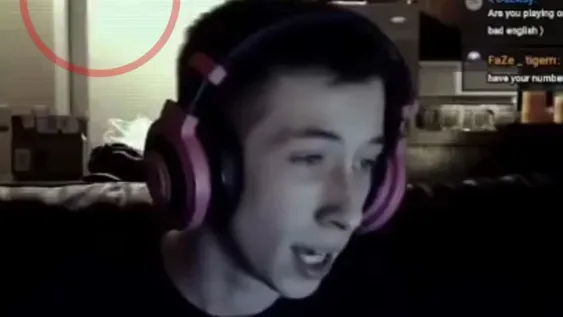 El susto de instagramer en una transmisión por la escalofriante actividad paranormal