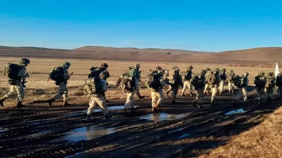 SIN RUMBO. A pesar de los aumentos recientes, los salarios empobrecidos desatan fuertes deserciones en la Armada, el Ejército, la Fuerza Area y Gendarmería.