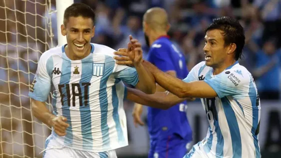 Racing tuvo su noche Feliz