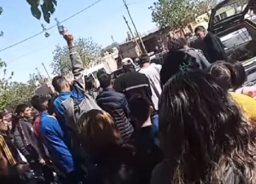 Polémica por un sujeto que disparó al aire en el sepelio de un joven muerto en un accidente