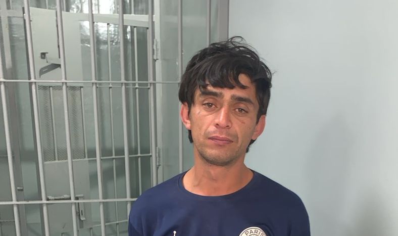 El detenido intentó asaltar a una adolescente y le robó el celular a un hombre.&nbsp;