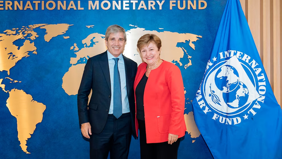 Ministro de Económia, Luis Caputo, Junto a Kristalina Georgieva, jefa del FMI