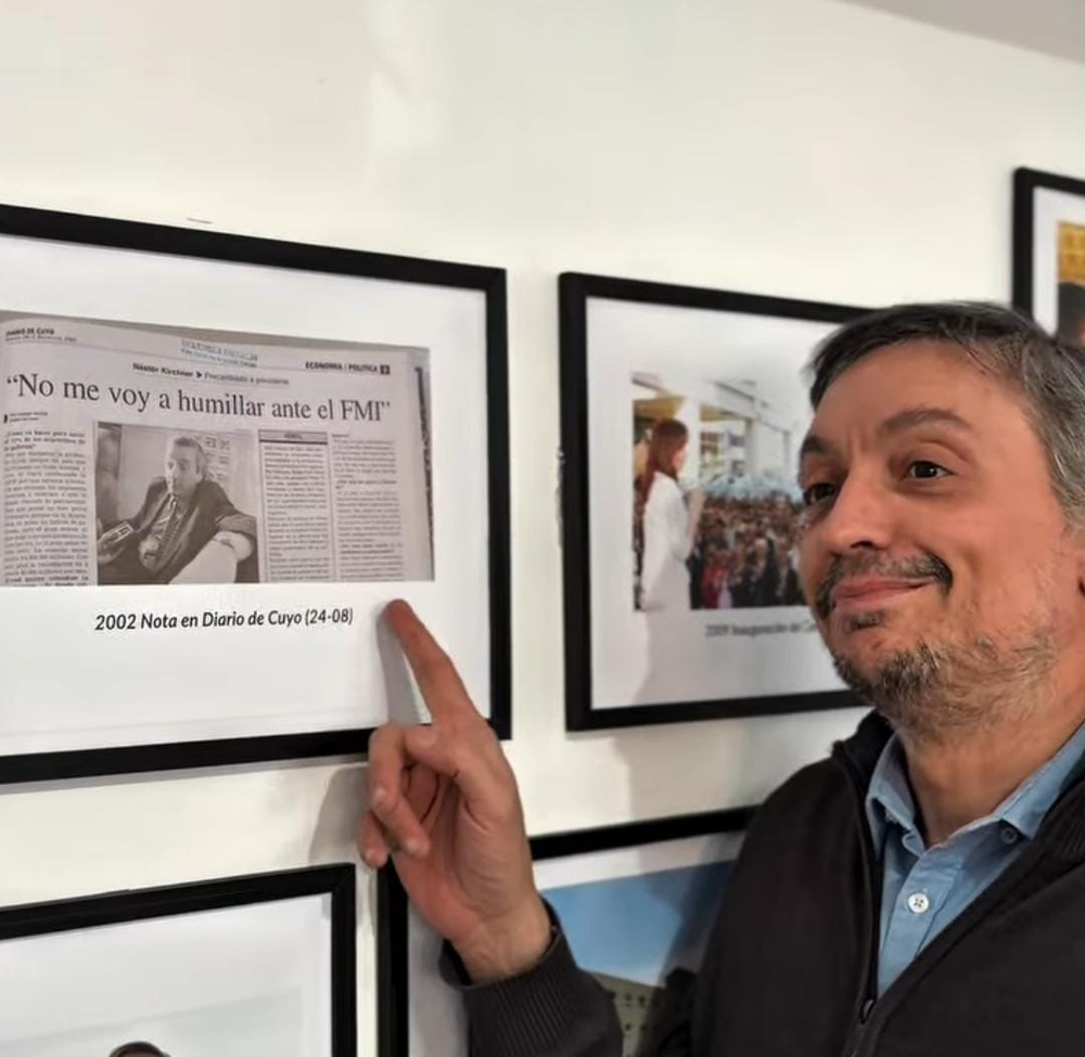 Máximo con una nota de DIARIO DE CUYO a Néstor Kirchner.-