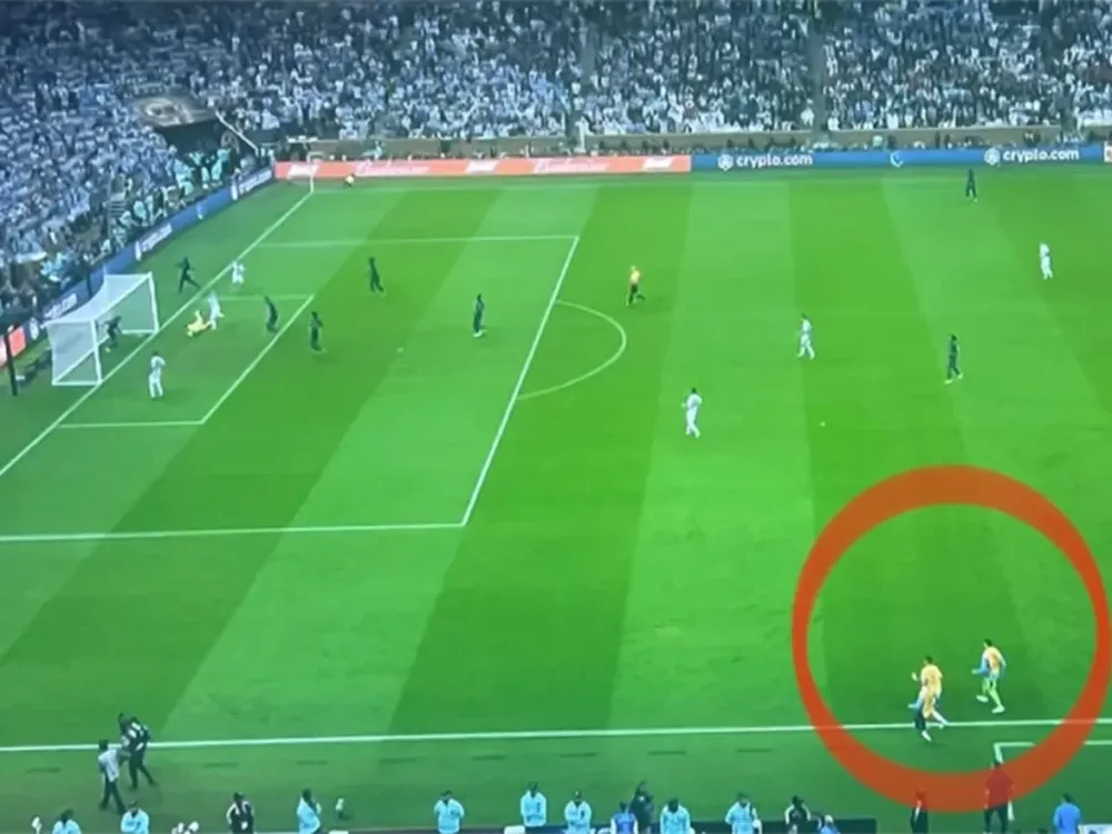 FIFA cambiará una reglamentación tras la polémica por el gol de Messi en la final del mundo