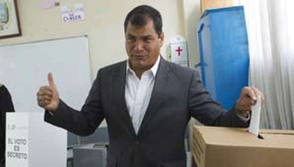 Ecuador elige presidente con tranquilidad y algunas demoras